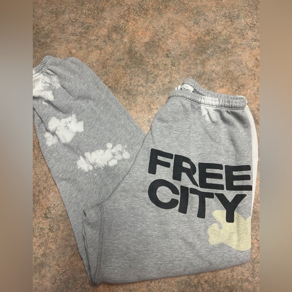 Freecity bleached oh  Gray Sweatpants